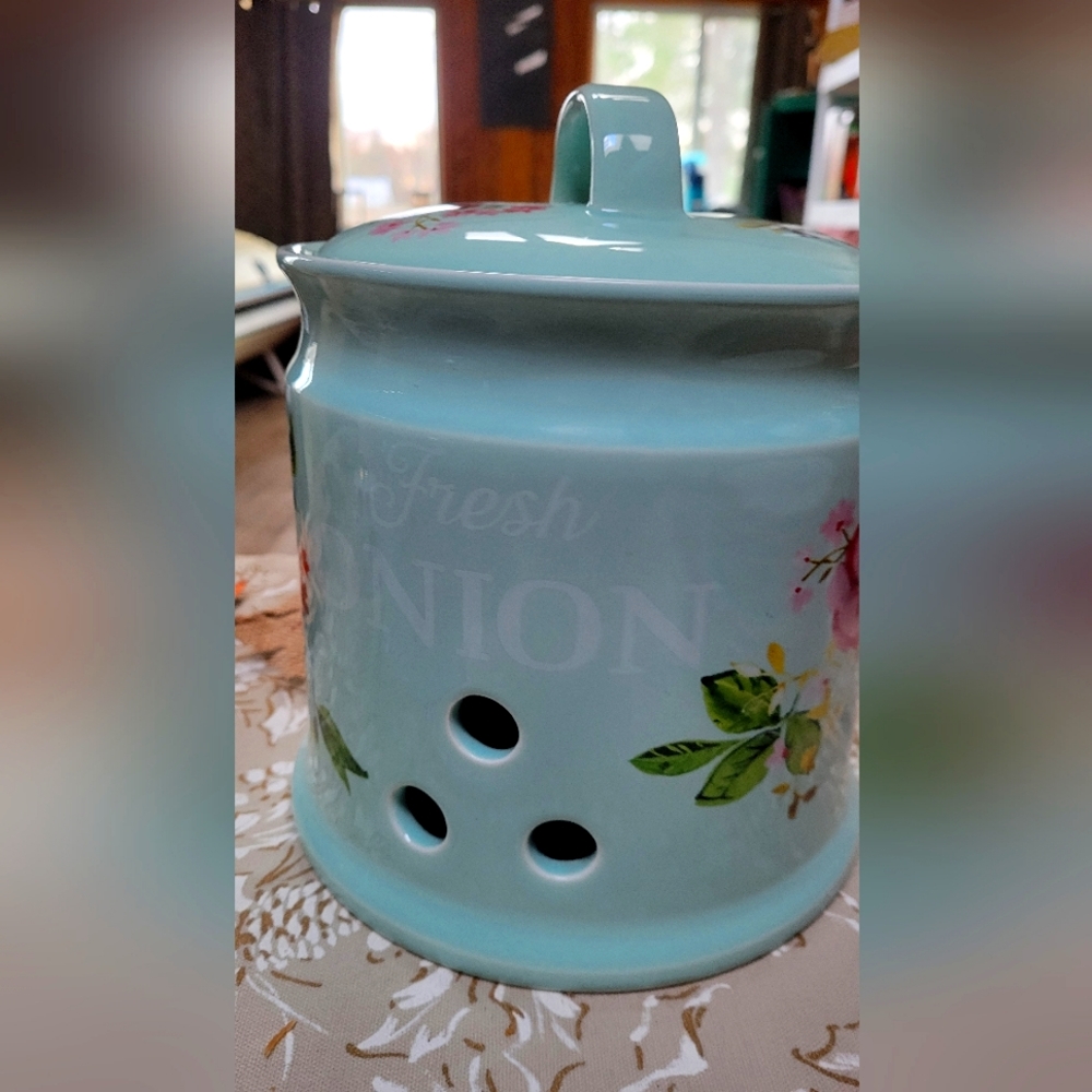 🌺 Pioneer Woman Melody Onion Keeper Canister